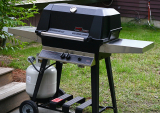 How to Use a Gas Grill : The Sizzling Symphony / Mastering Your Gas Grill